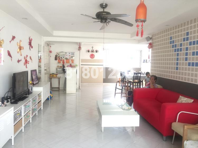 Woodlands Street 13 thumbnail photo